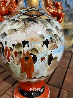 Un Meiji Japonais Fin Et Grand (1868-1912) Vase En Porcelaine Kutani Pièce Maîtresse