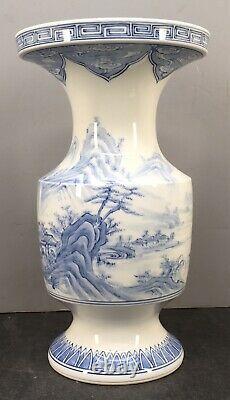 Vase Fin Japonais Meiji Taisho Bleu Et Blanc Hirado