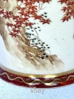 Vase Japonais Satsuma Finement Peint à la Main représentant une Scène d'Oiseau Exotique Antique Rare