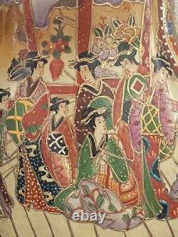 Vase SATSUMA GEISHA KIMONO FILLE PAPILLON Antique MEIJI Fine Art Japonaise