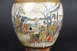 Vase Satsuma japonais antique de qualité supérieure avec de nombreuses figures Meiji