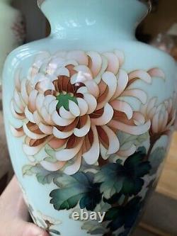 Vase cloisonné japonais signé Ando Jubei en filigrane d'argent fin de l'époque Meiji