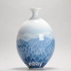 Vase d'art japonais de qualité Arita. Artiste Fujii Shumei, paysage d'hiver. Né en 1936.