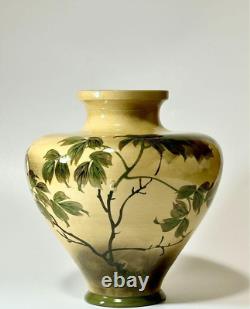 Vase en poterie d'art japonaise antique avec motif de fleurs de 9 pouces de hauteur