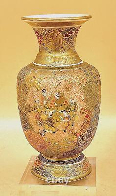 Vase japonais Meiji Satsuma avec de fines décorations par Meizan