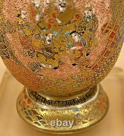 Vase japonais Meiji Satsuma avec de fines décorations par Meizan