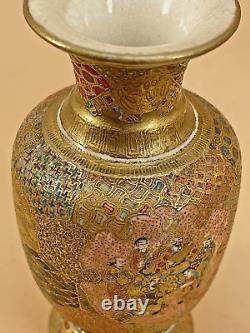 Vase japonais Meiji Satsuma avec de fines décorations par Meizan