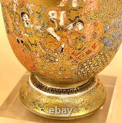Vase japonais Meiji Satsuma avec de fines décorations par Meizan