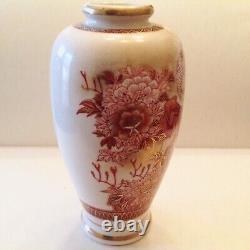 Vase japonais Satsuma finement détaillé peint à la main avec un paon de l'ère Showa
