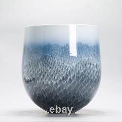 Vase japonais d'art fin Arita. Artiste Fujii Shumei Paysage d'hiver Né. 1936