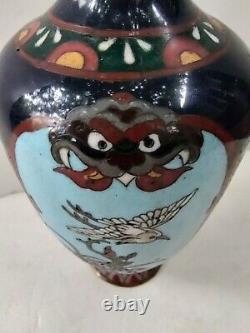 Vase japonais en cloisonné fin de l'époque Meiji avec Shishi Foo Lion de 9.5 pouces.