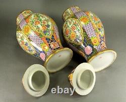 ^antique Meiji Japonais Peint À La Main Paire De Porcelaine Paire D'urnes Cousues